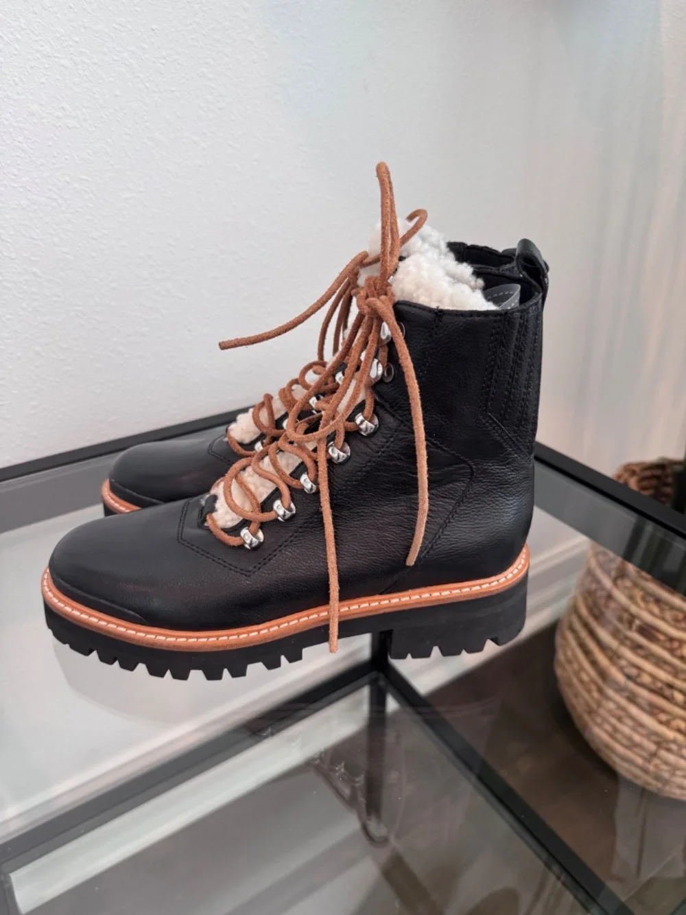 MARC FISHER Women’s Izzie Leather Shearling Black Lug Sole Boot 7 NWOB